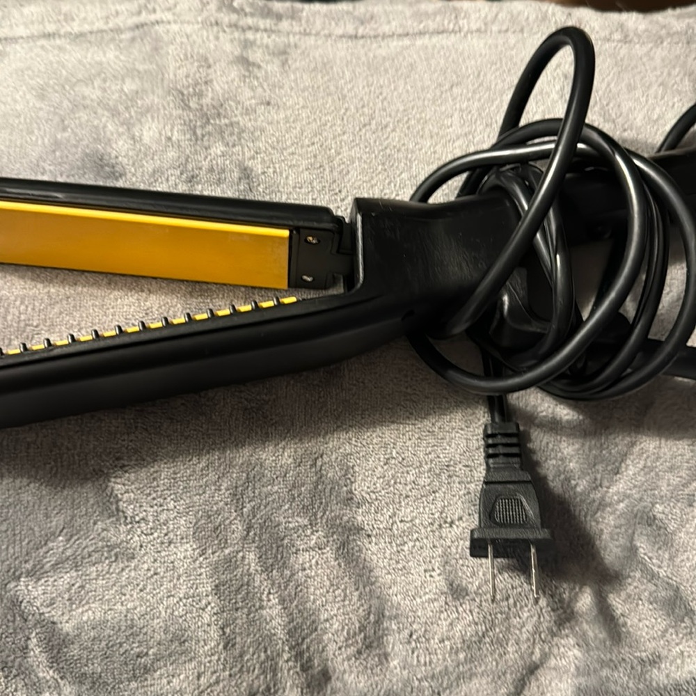 New ceramic flat iron never used